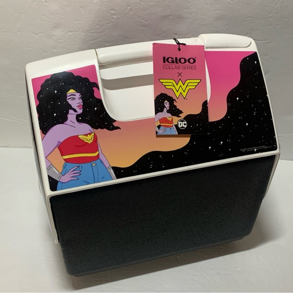 DC Comics x Igloo 7 Qt Wonder Women Playmate Cooler Intl Women’s Day NWT - Picture 10 of 11